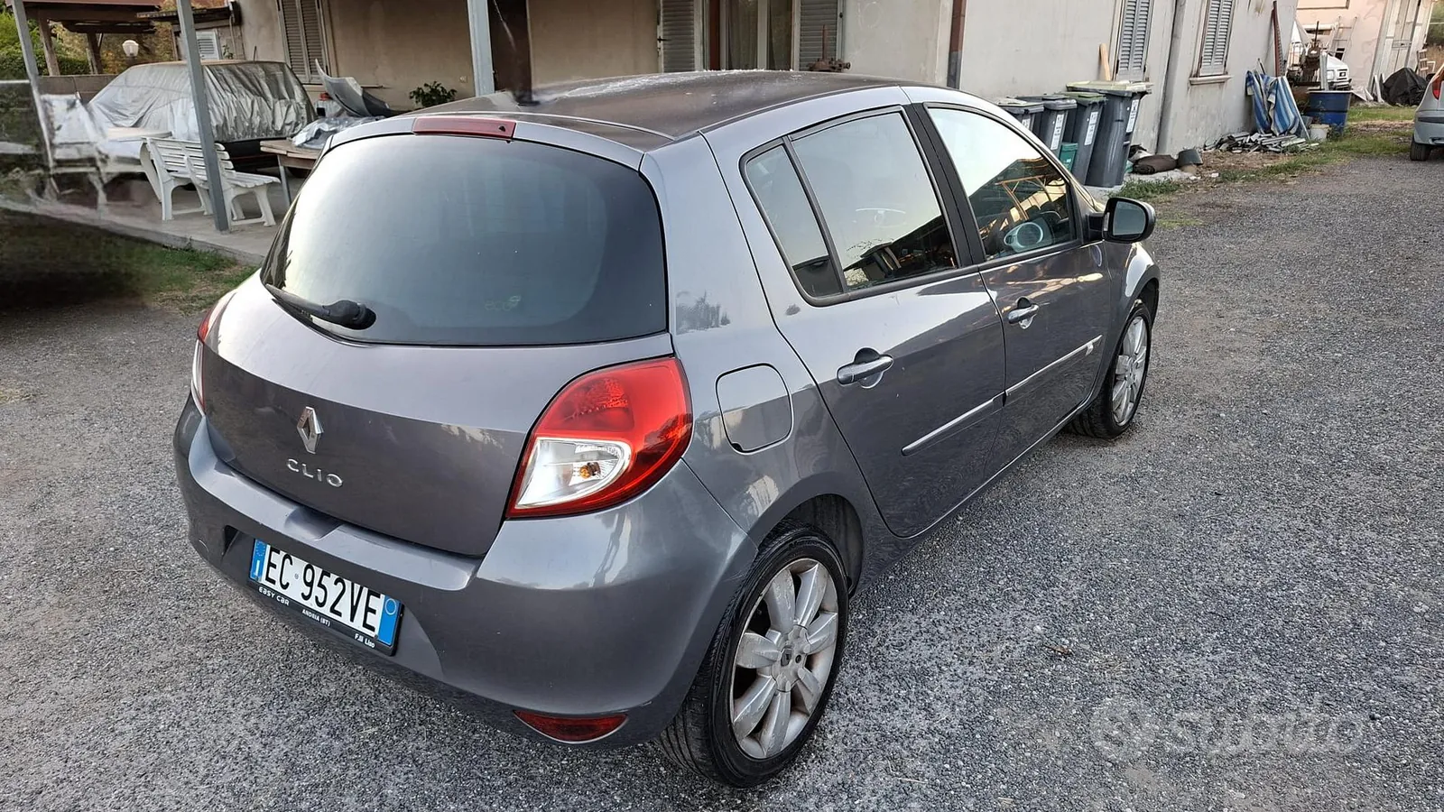 Renault Clio 2010 photo 3