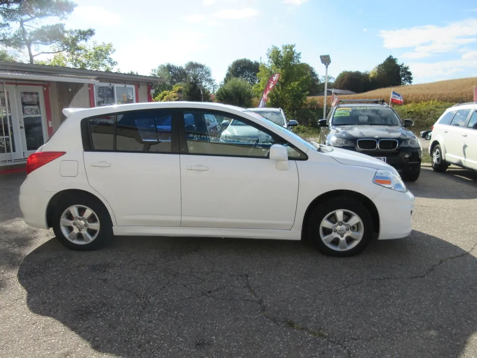 Nissan Versa 2011 photo 5