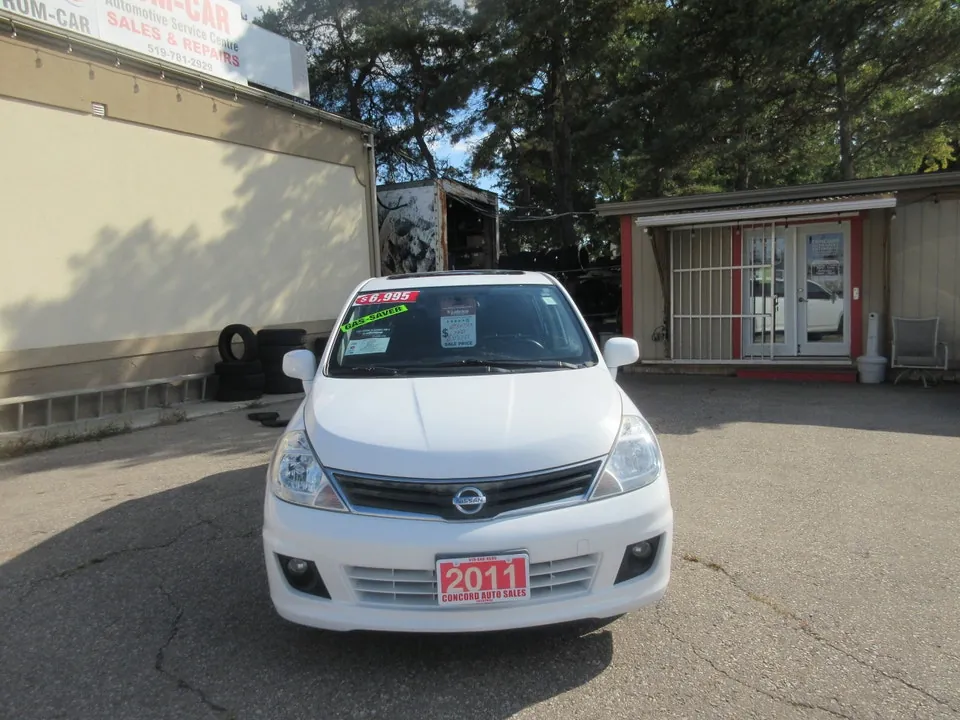 Nissan Versa 2011 photo 2
