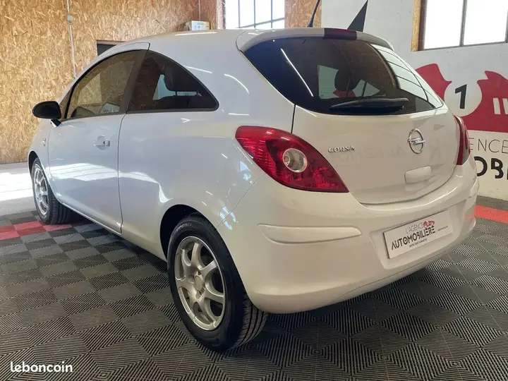 Opel Corsa 2012 photo 3