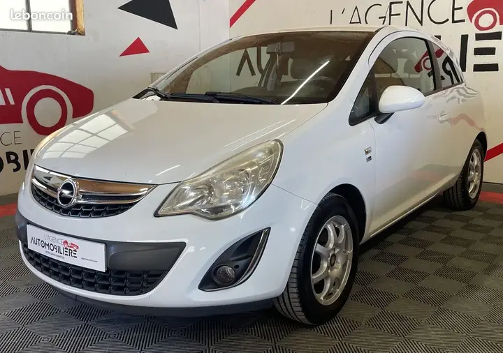 Opel Corsa 2012 photo 2