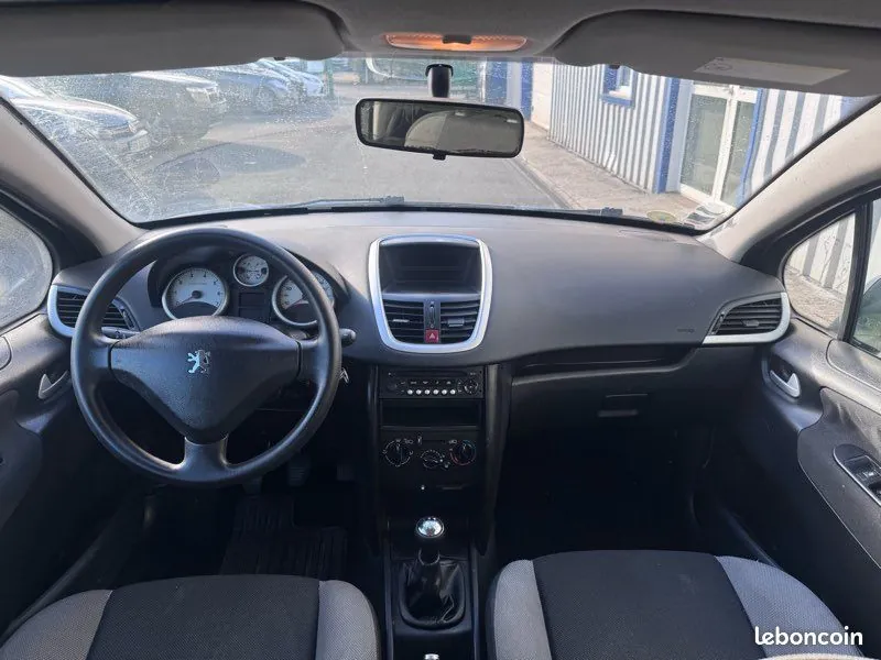 Peugeot 207 2008 photo 3