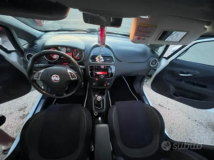 Fiat Punto 2012 photo 4