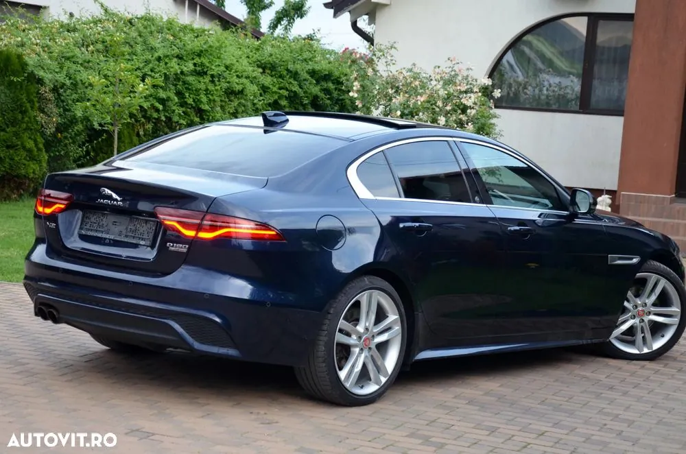 Jaguar Xe 2019 photo 3