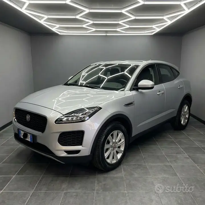 Jaguar E-Pace 2018 photo 3