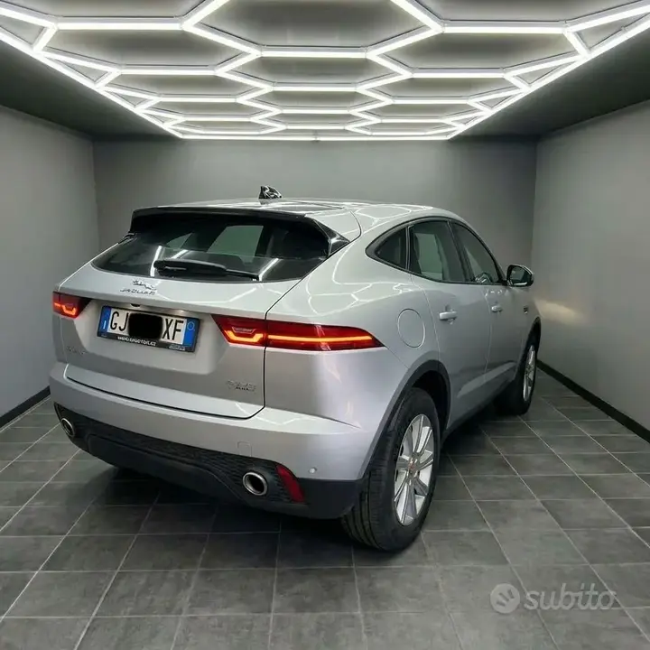 Jaguar E-Pace 2018 photo 5