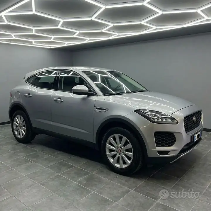 Jaguar E-Pace 2018 photo 4