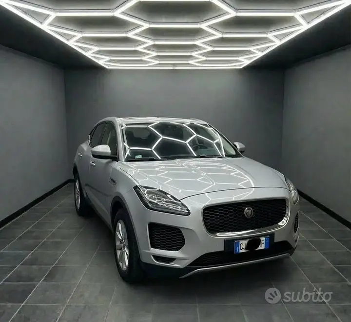 Jaguar E-Pace 2018 photo 2