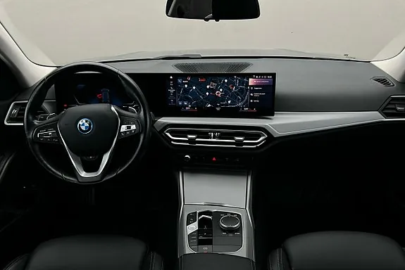 BMW 330E 2023 photo 3