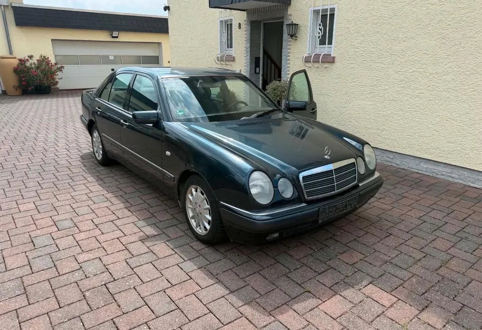 Mercedes-Benz E280