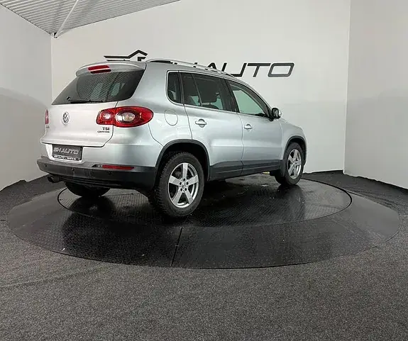 Volkswagen Tiguan 2011 photo 5