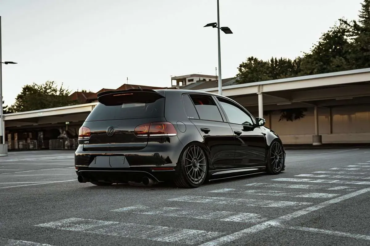 Volkswagen Golf 2012 photo 2