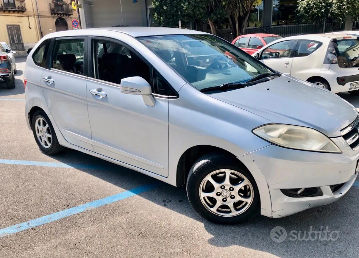 Honda Fr-V 2004 photo 2