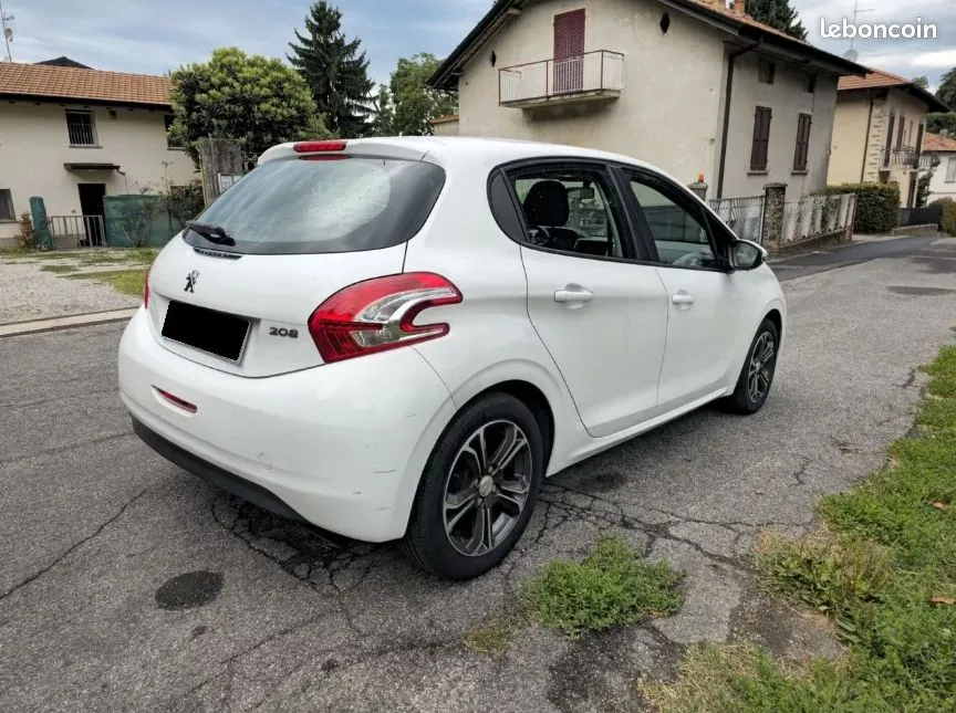 Peugeot 208 2013 photo 3