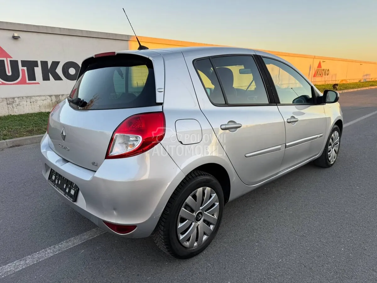 Renault Clio 2011 photo 5