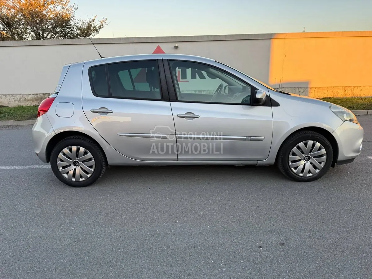 Renault Clio 2011 photo 4
