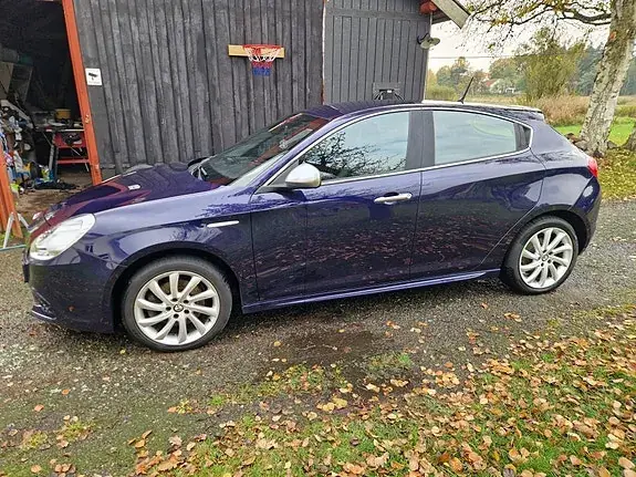 Alfa Romeo Giulietta 2011 photo 3