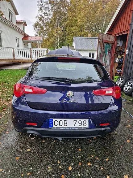 Alfa Romeo Giulietta 2011 photo 2