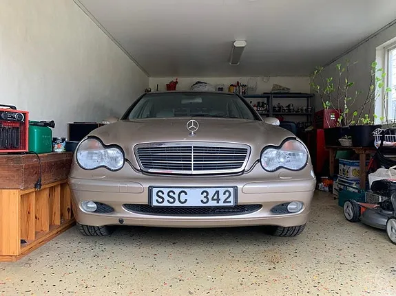 Mercedes-Benz C240