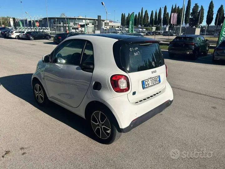 Smart Fortwo 2021 photo 4