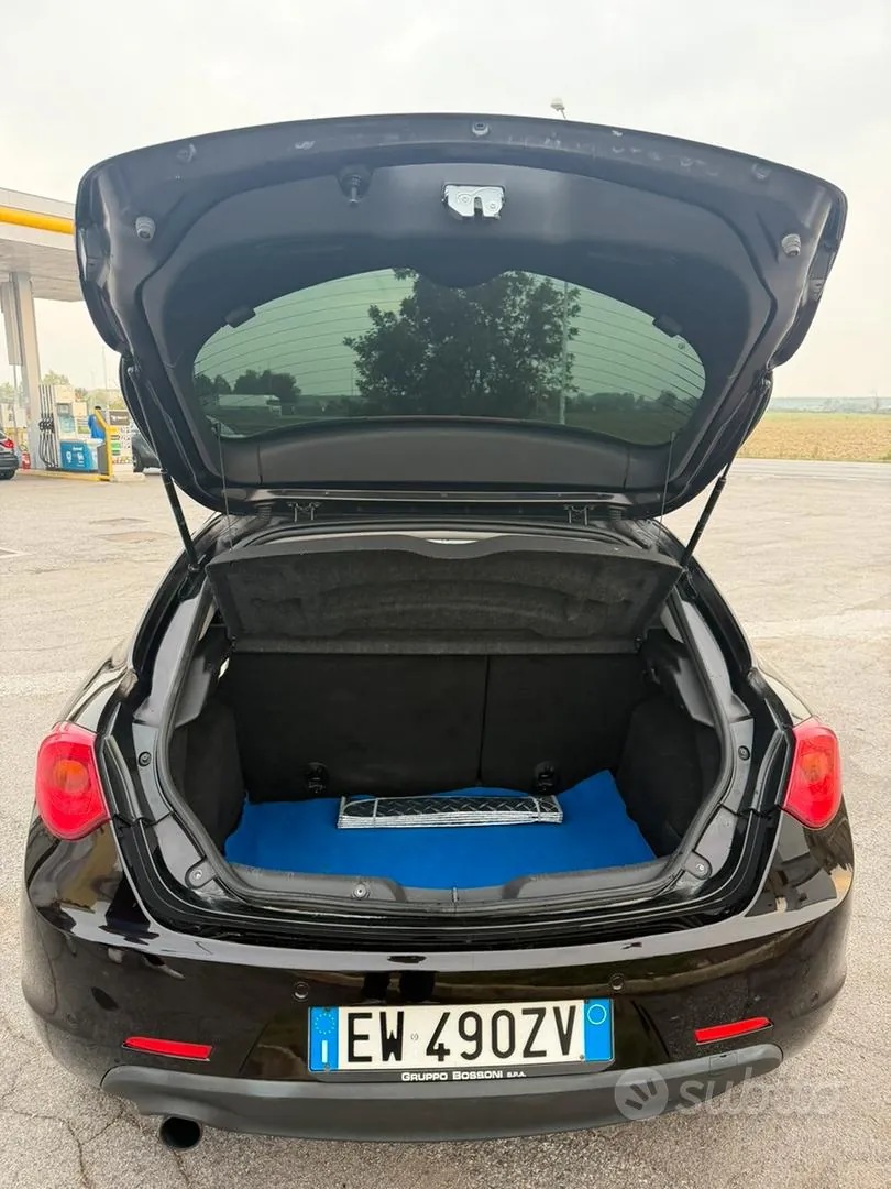 Alfa Romeo Giulietta 2014 photo 2