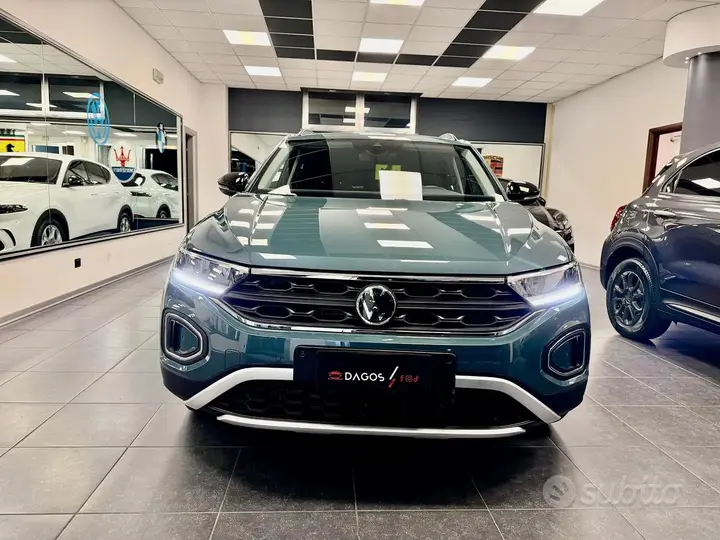 Volkswagen T-Roc 2023 photo 2