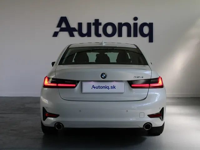 BMW 3 Series 2021 photo 3