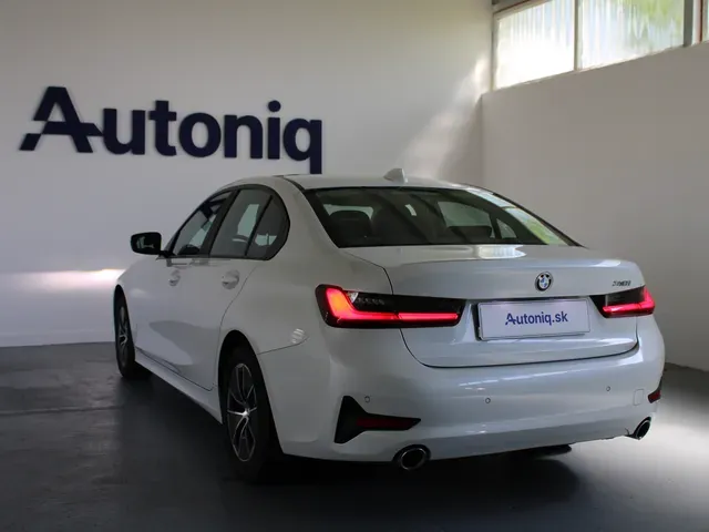 BMW 3 Series 2021 photo 4