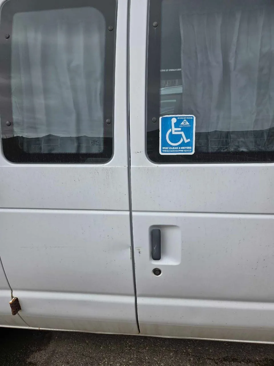 Ford Transit Passenger 1999 photo 2