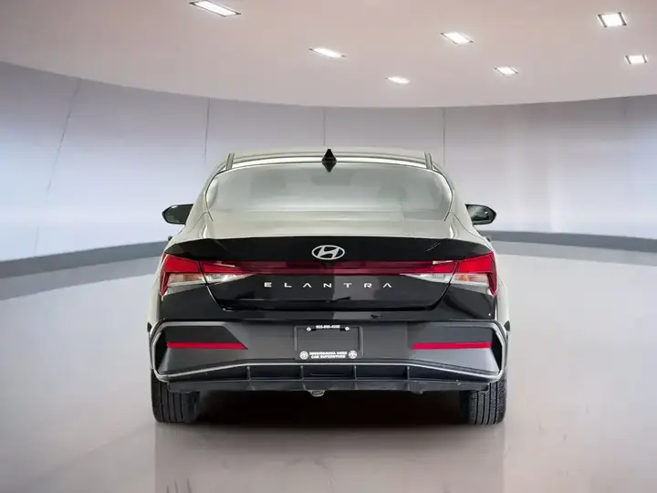 Hyundai Elantra 2025 photo 3