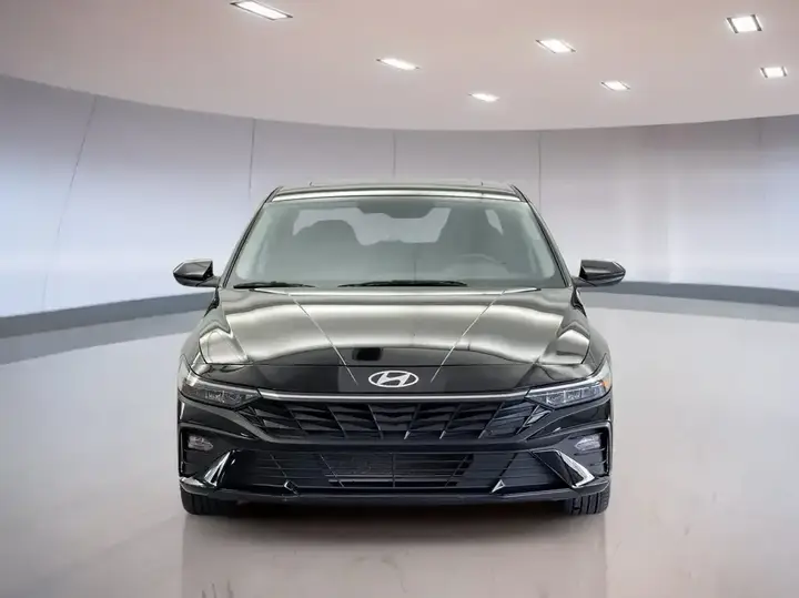 Hyundai Elantra 2025 photo 2