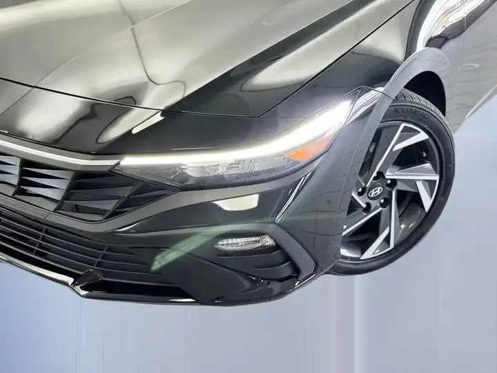 Hyundai Elantra 2025 photo 4