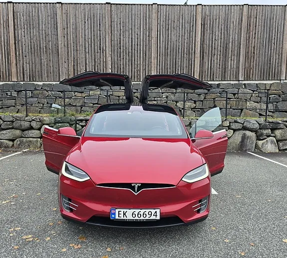 Tesla Model X 2017 photo 2