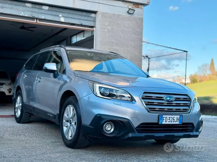 Subaru Outback 2016 photo 2