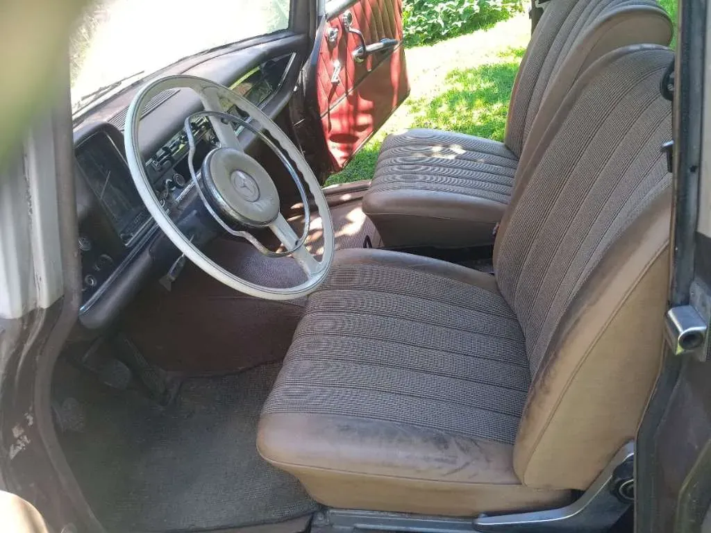 Mercedes-Benz 200 D 1966 photo 2