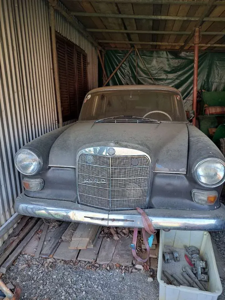 Mercedes-Benz 200 D
