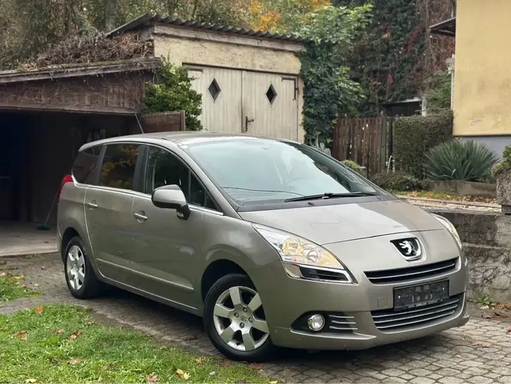 Peugeot 5008 2010 photo 2