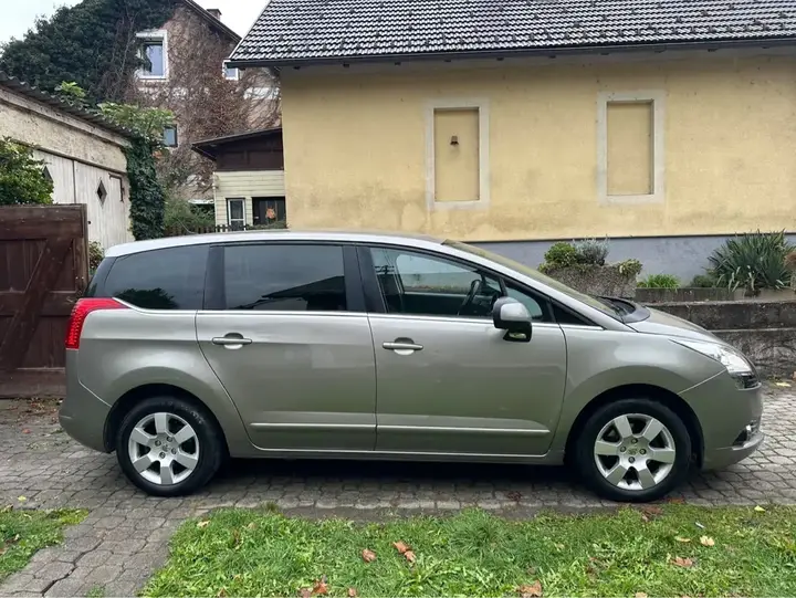 Peugeot 5008 2010 photo 3