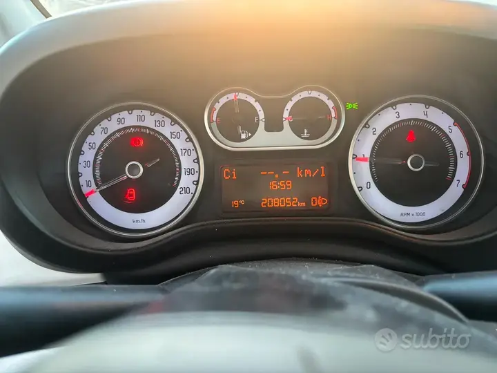 Fiat 500L 2013 photo 2