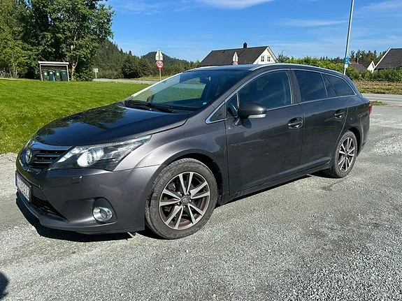 Toyota Avensis 2012 photo 4