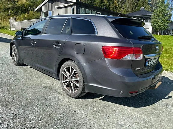 Toyota Avensis 2012 photo 5