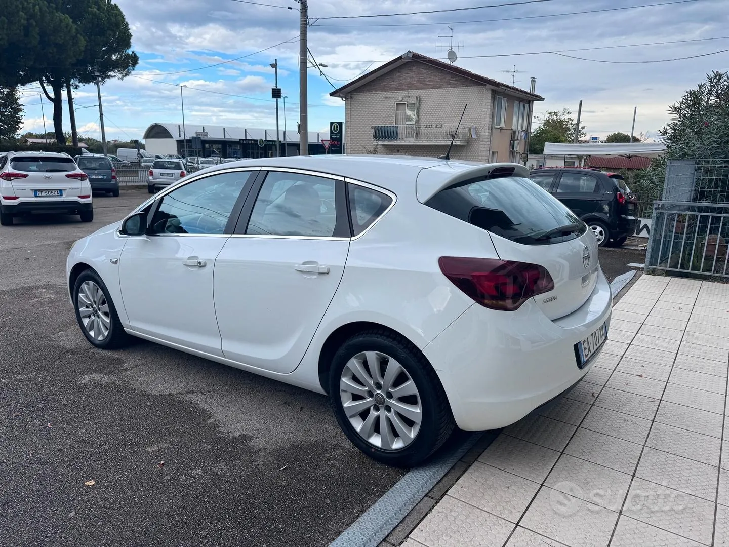 Opel Astra 2010 photo 4
