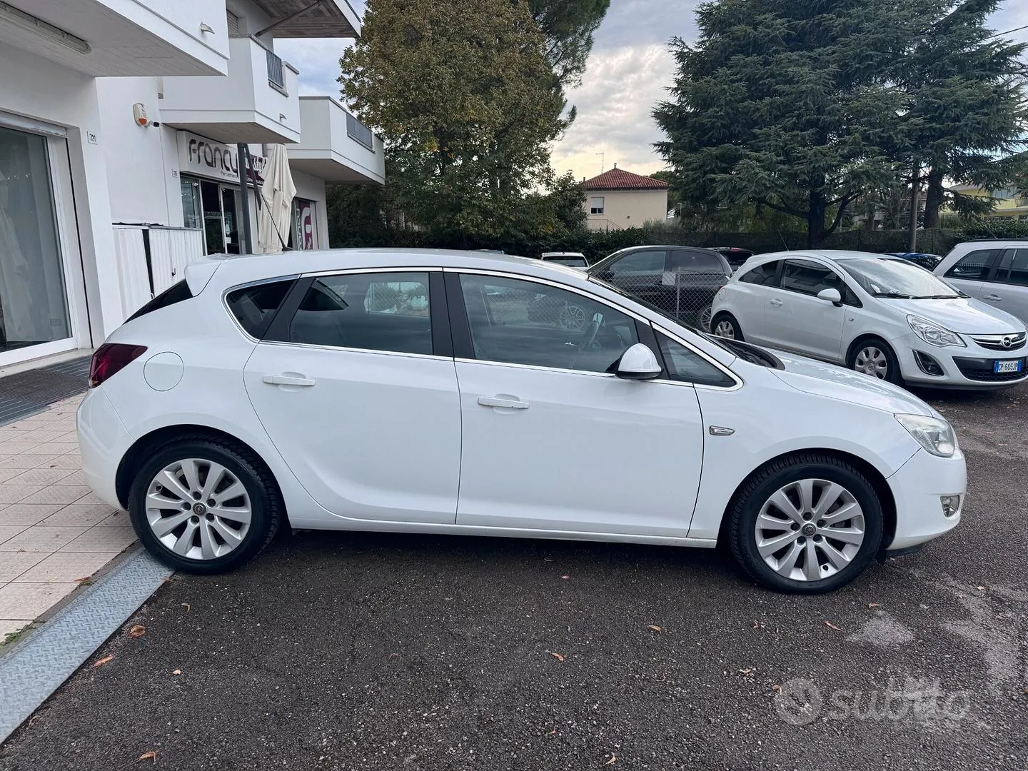 Opel Astra 2010 photo 3