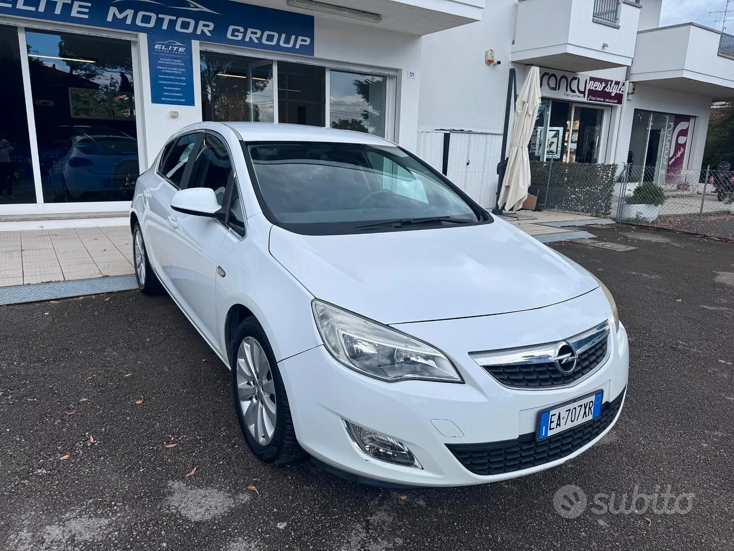 Opel Astra 2010 photo 2