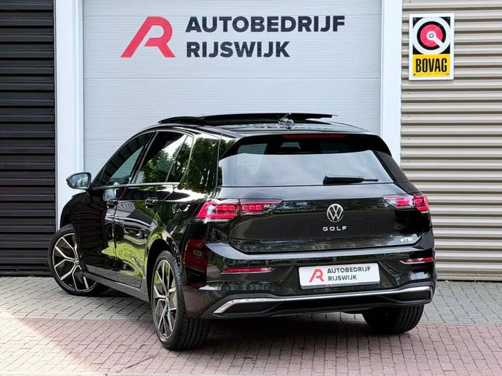 Volkswagen Golf 2024 photo 3