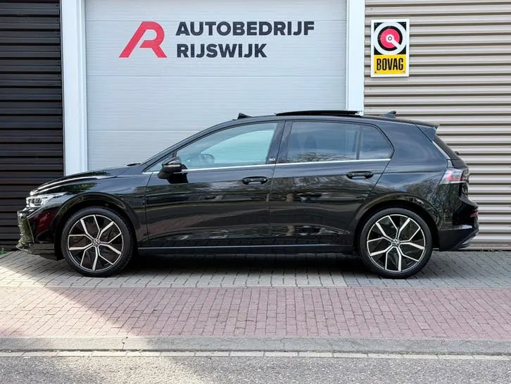 Volkswagen Golf 2024 photo 2