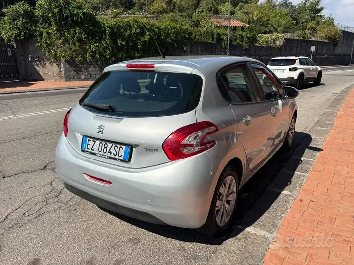 Peugeot 208 2015 photo 5