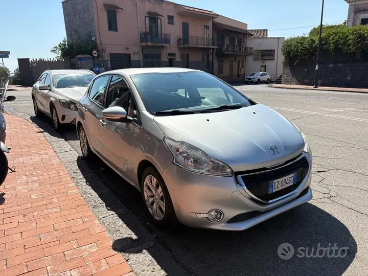 Peugeot 208 2015 photo 4