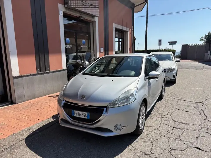 Peugeot 208 2015 photo 2