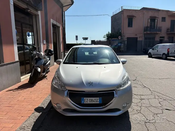 Peugeot 208 2015 photo 3